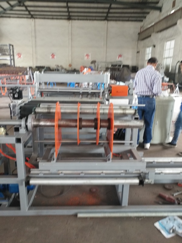 4 Rolls Together Easy Operation Brick Force Welding Wire Mesh Machine Price for Zimbabwe
